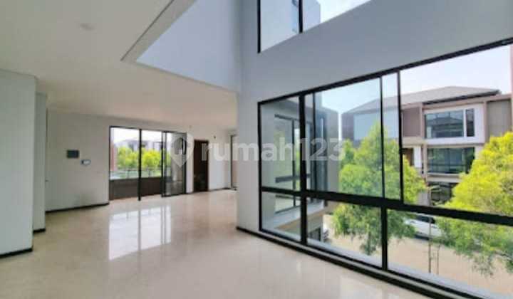 Disewakan Rumah Mewah 3 Lantai 2