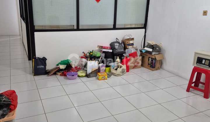 For Rent: Ready-to-Live and Ready-to-Use Shop House in Jelambar