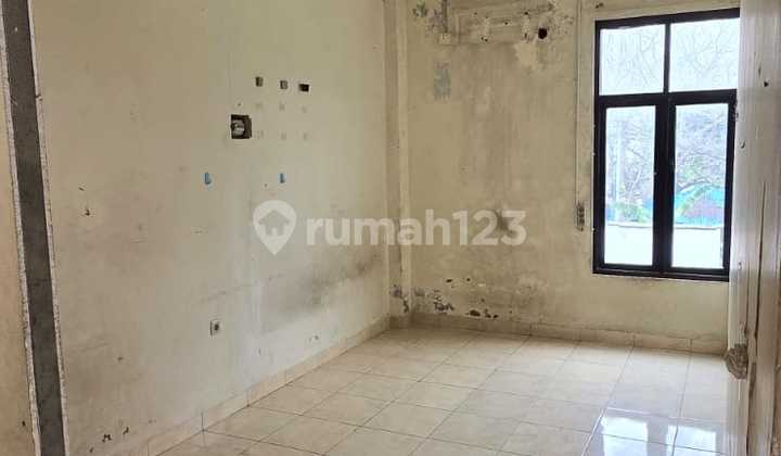 For Rent: Ready-to-Occupy and Ready-to-Use Shop House in Villa Taman Bandara
