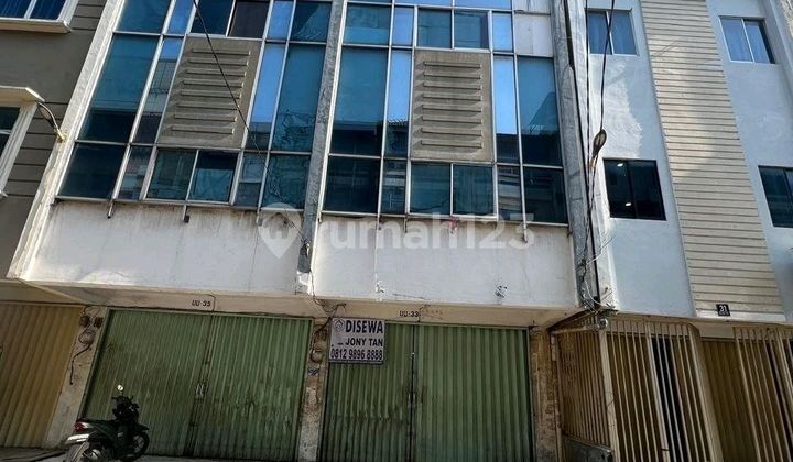 For Rent: Ready-to-Occupy and Ready-to-Use Shop House in Dhi 1