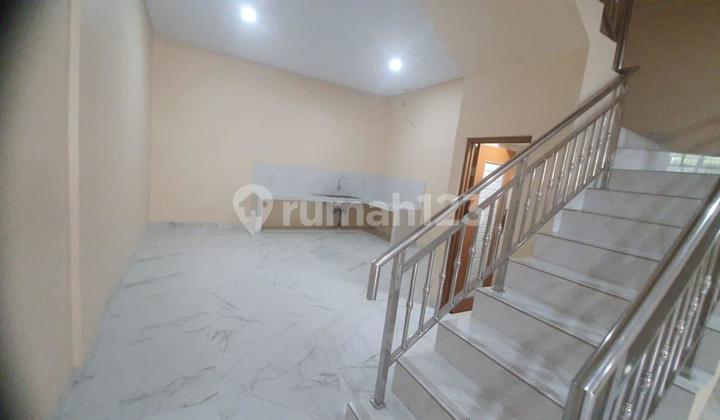 For Rent: Ready-to-Occupy and Ready-to-Use Shop House in Taman Harapan Indah 2