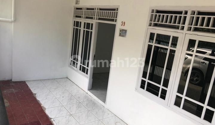 Disewakan Rumah Siap Huni dan Siap Pakai di Tomang Disewakan Rumah Siap Huni dan Siap Pakai di Tomang