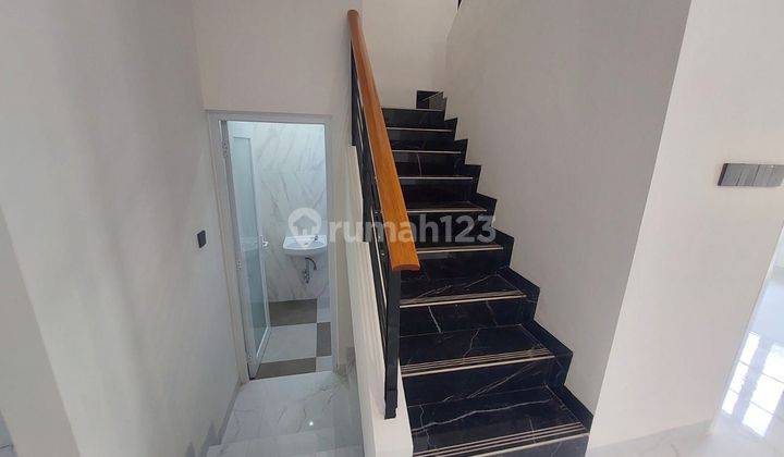 Rumah 2 Lantai Shm Bagus, Delatinos Bsd Tangerang Sel 2