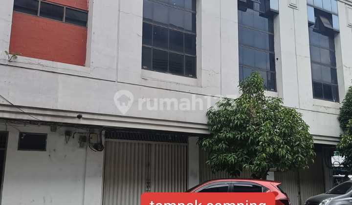 3-Story Shop House for Rent Near West Toll Road, Bekasi.