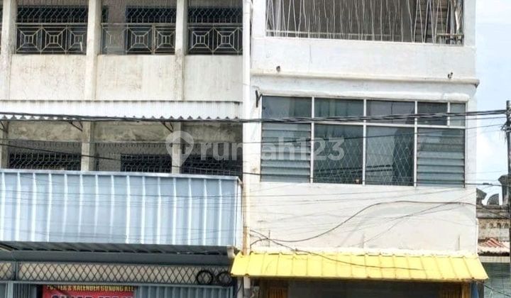 Ruko Disewakan 3 Lantai Memiliki.3 Kamar Depan Jalan Pinangsia. Ruko Disewakan 3 Lantai Memiliki.3 Kamar Depan Jalan Pinangsia.