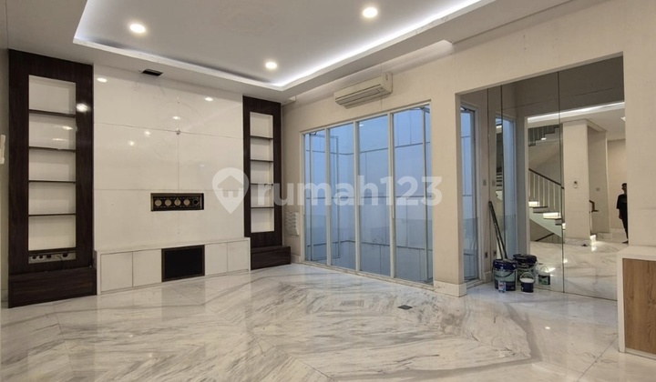 Disewakan Rumah 3 Lantai di Kawasan Elit Permata Buana. 2
