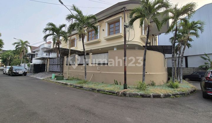 Rumah 2 Lantai di Puri Indah Huk SHM Strategis 2