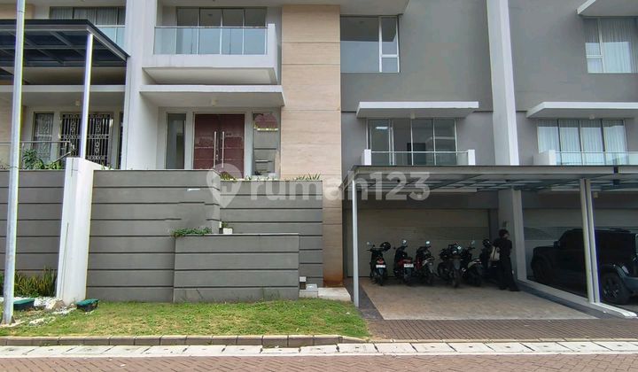 Rumah 2 Lantai di Golf Iilands Cluster Serenade Pik 2