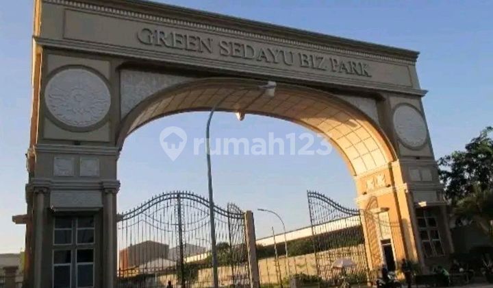 Sedayu Bizzpark Warehouse 24-Hour Security 40-Foot Container.