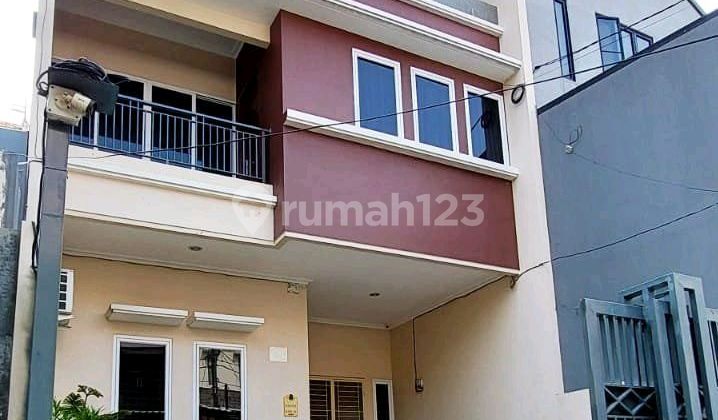 Dijual Rumah 3 Lantai SHM Bangunan Bagus di Sunter