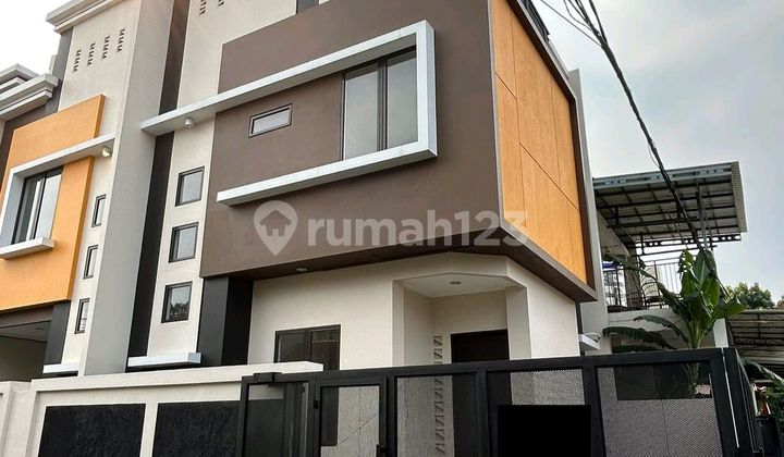 Rumah.3.lantai.hoek. Murah.shm. Dibawah Pasaran. 1