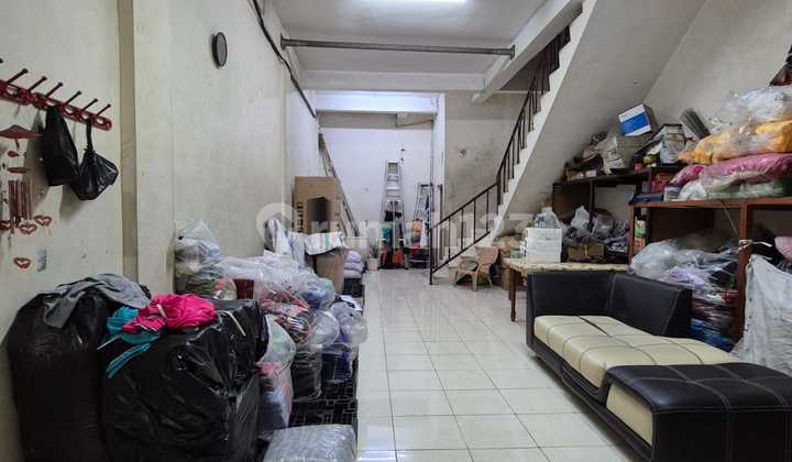 Rumah.3,5 Lantai bisa untuk Usaha Kofeksi atau Online Shop. 2