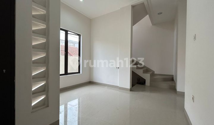 Rumah.3.lantai.hoek. Murah.shm. Dibawah Pasaran. 2