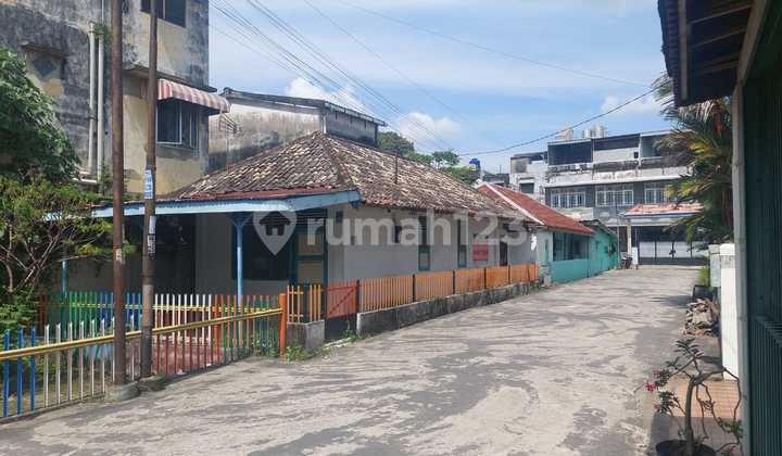 DIJUAL RUMAH LAMA STRATEGIS LOKASI DI SAMPING SEKOLAH XAVERIUS 1 DEMPO PALEMBANG