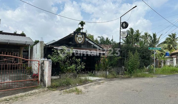 Land for Sale, Ideal for Cafe, Strategic Location at Demang Lebar Daun.