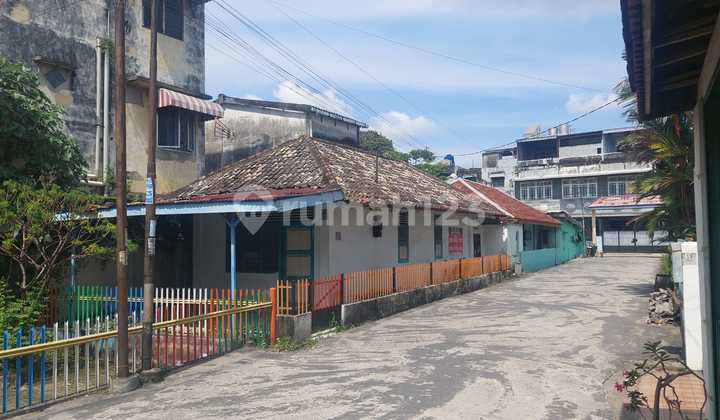 DIJUAL RUMAH LAMA STRATEGIS LOKASI DI SAMPING SEKOLAH XAVERIUS 1 DEMPO PALEMBANG