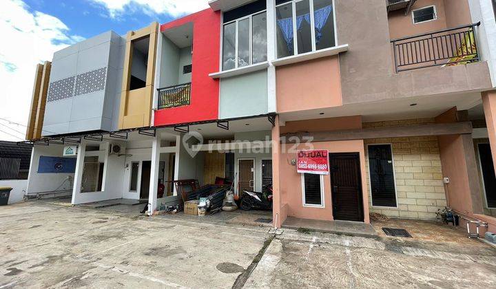 Dijual Townhouse 2 Lt Lokasi The Season Sapta Marga 1