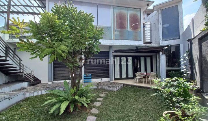 DIJUAL RUMAH MEWAH DAN LUAS TANAH LUAS 910 m2 KOMPLEK BANK RAYA DEMANG LEBAR DAUN 2