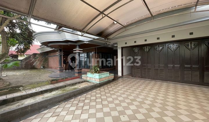 For rent: large house, strategic location on Rajawali Street, Palembang.