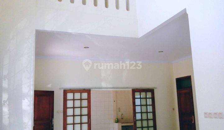 Rumah 2 Lantai Baru Renov di Tebet Jakarta Selatan 1