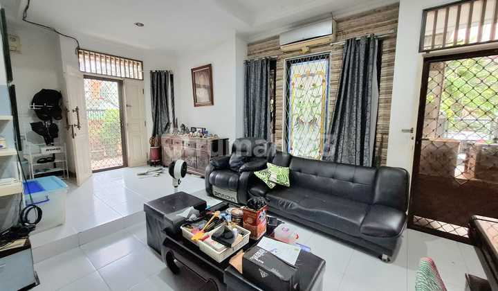 Corner house.and.strategic.location.