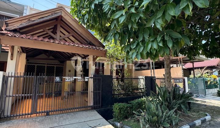 Rumah 2 Lantai Lokasi Bagus di Sektor 3 - Bintaro 2