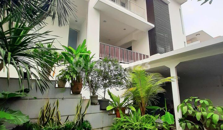 Modern 2.5-Story House in an Exclusive Location at Pondok Indah 2
