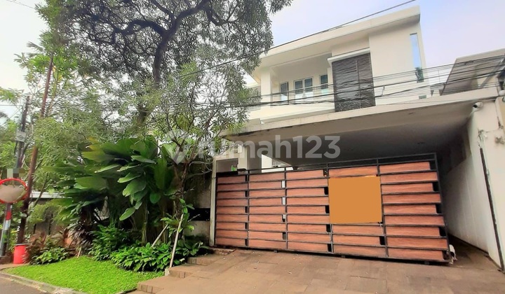 Rumah Modern 2.5 Lantai Lokasi Eksklusif Di Pondok Indahh 