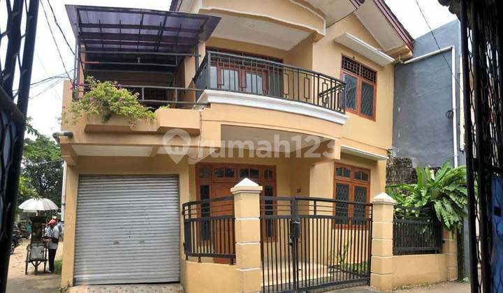 Rumah 2 Lantai Bebas Banjir di Pasar Rebo Jakarta Timur Rumah 2 Lantai Bebas Banjir di Pasar Rebo Jakarta Timur