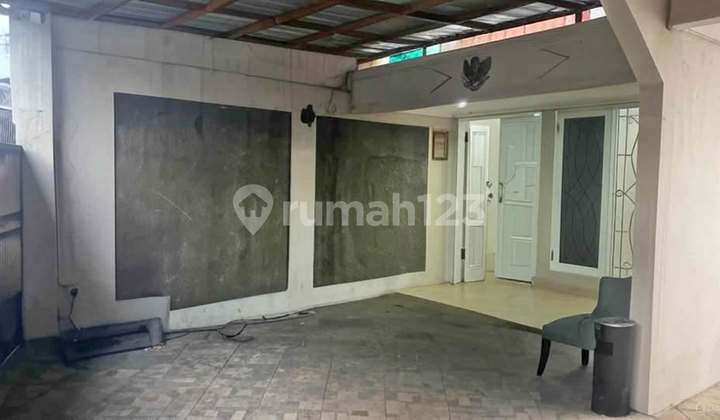 Ruang Usaha Strategis Pinggir Jalan di Kampung Melayu Otista Jakarta Timur Ruang Usaha Strategis Pinggir Jalan di Kampung Melayu Otista Jakarta Timur