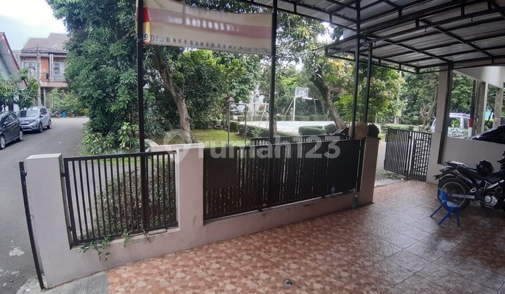 Rumah Bagus Dua Lantai Semi Furnished Posisi Hook Strategis Dekat Stasiun di Cipayung Depok Jawa Barat 2