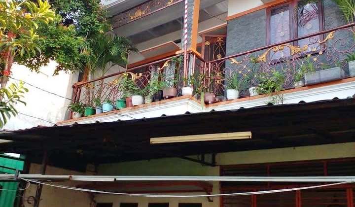 Strategic Affordable 2-Story House in Jagakarsa, South Jakarta, Suitable for Boarding Rooms.