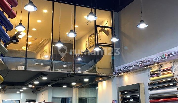 Three-Story New Building Shop House in Commercial Zone, Pasar Rebo, East Jakarta 2