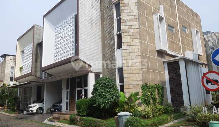 Luxury House, Hook Position, Three Floors, Flood-Free in Jaka Sampurna, West Bekasi, West Java. 2