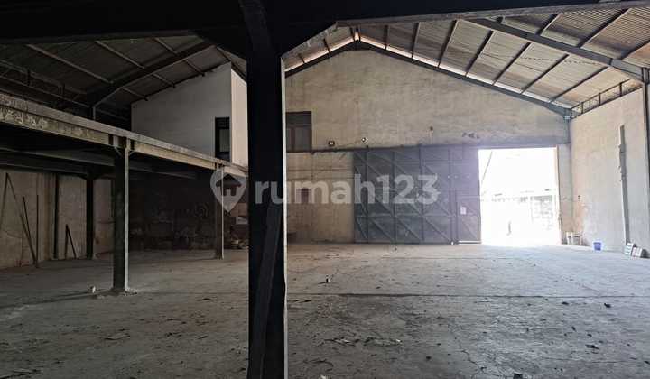 Warehouse for Rent with Office and Mess in Pondok Pinang, South Jakarta