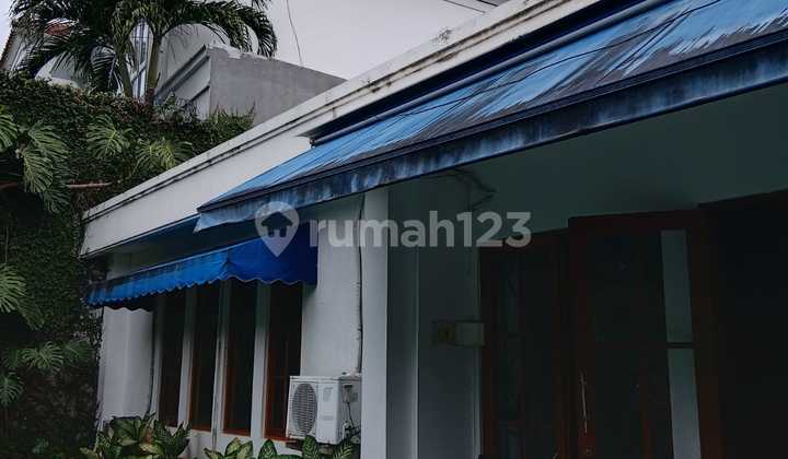 Rumah Mewah dengan Kolam Renang Semi Furnished di Kemang Timur Jakarta Selatan 2