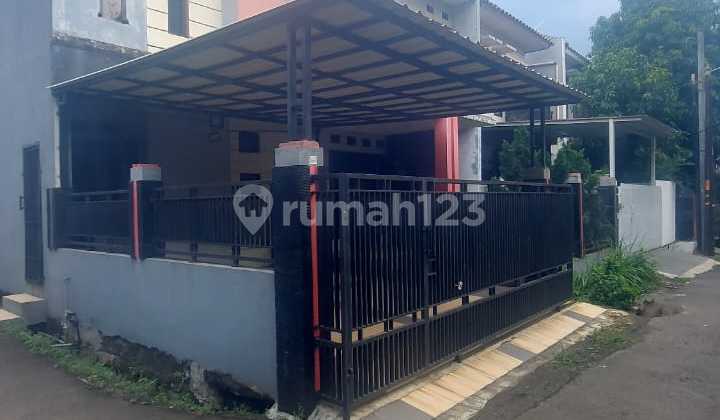 Rumah 2 Lantai Posisi Hook Bebas Banjir di Bintara Bekasi Jawa Barat Rumah 2 Lantai Posisi Hook Bebas Banjir di Bintara Bekasi Jawa Barat