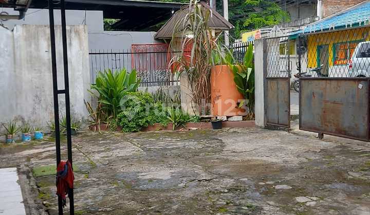 Strategic Roadside House, suitable for residential, business, or office use in Jatinegara, East Jakarta.