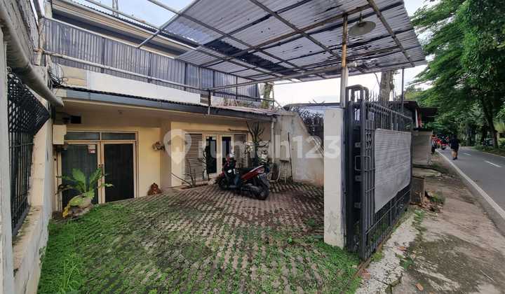 Affordable Strategic House by the Road Two and a Half Floors in Bintaro, South Jakarta 2