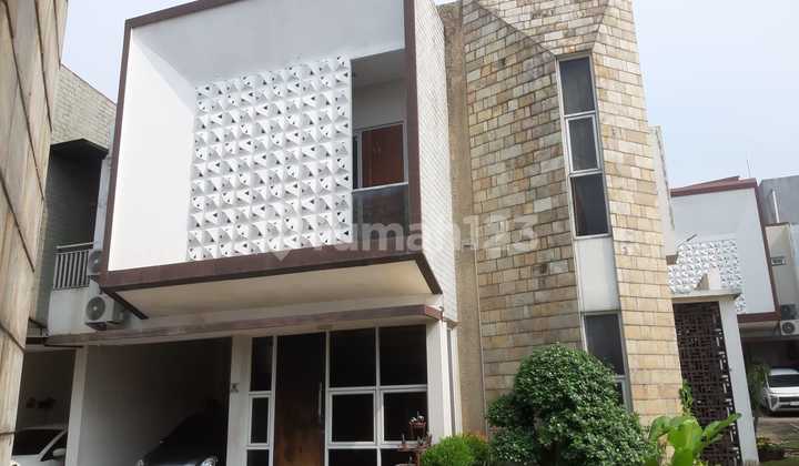 Rumah Mewah Posisi Hook Tiga Lantai Bebas Banjir di Jaka Sampurna Bekasi Barat Jawa Barat Rumah Mewah Posisi Hook Tiga Lantai Bebas Banjir di Jaka Sampurna Bekasi Barat Jawa Barat