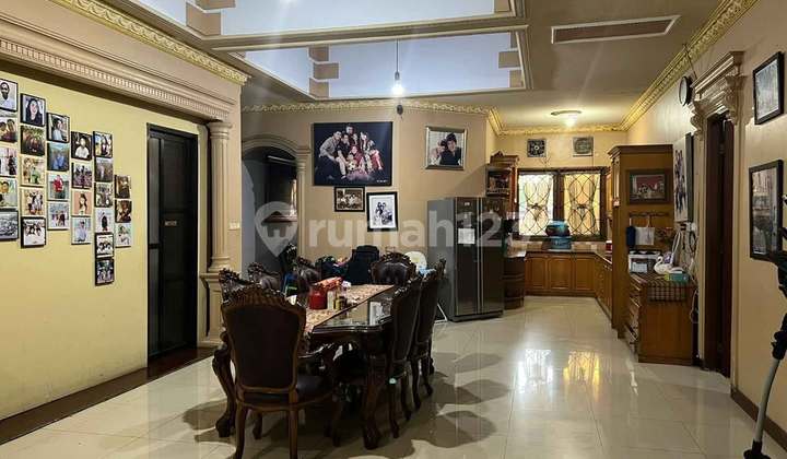 Nice House With Strategic Swimming Pool by the Roadside in Duren Sawit, East Jakarta 2