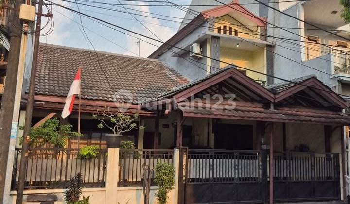 Rumah 2 Lantai Siap Huni Semi Furnished Bebas Banjir di Duren Sawit Jakarta Timur