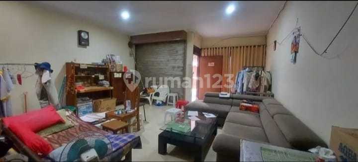 Rumah Murah Dua Lantai Strategis Pinggir Jalan di Kramat Senen Jakarta Pusat 2