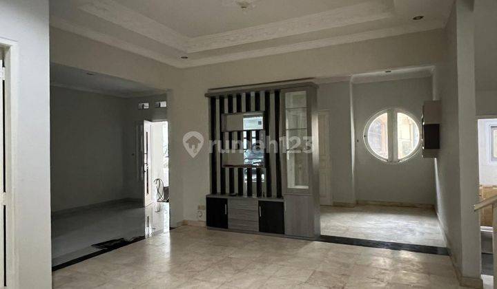 Rumah Mewah Dua Lantai di Pondok Bambu Jakarta Timur 2