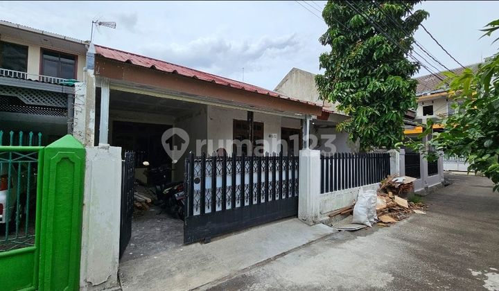Strategic House Near Train Station, Flood-Free in Pondok Kopi, East Jakarta Strategic House Near Train Station, Flood-Free in Pondok Kopi, East Jakarta