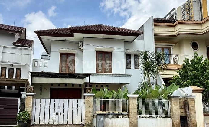 Rumah Asri Hadap Taman - Komplek Terdepan Cinere Dekat Lebak Bulus