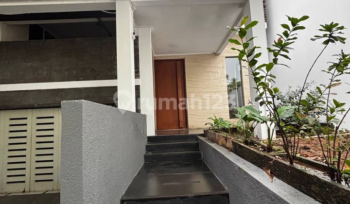 Dijual Rumah Modern Tropis dengan Swimming Pool di Cilandak