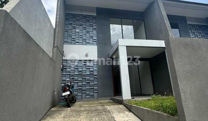 Minimalist House in a Complex Near Krukut Cinere Toll Road 2