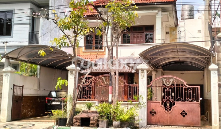 TPI Wiyung Boulevard House (300m from the main road)