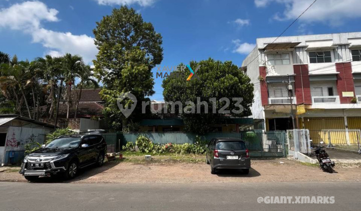 Rumah Klasik Strategis di Nol Jalan Dekat Sekolah di Klojen Rumah Klasik Strategis di Nol Jalan Dekat Sekolah di Klojen